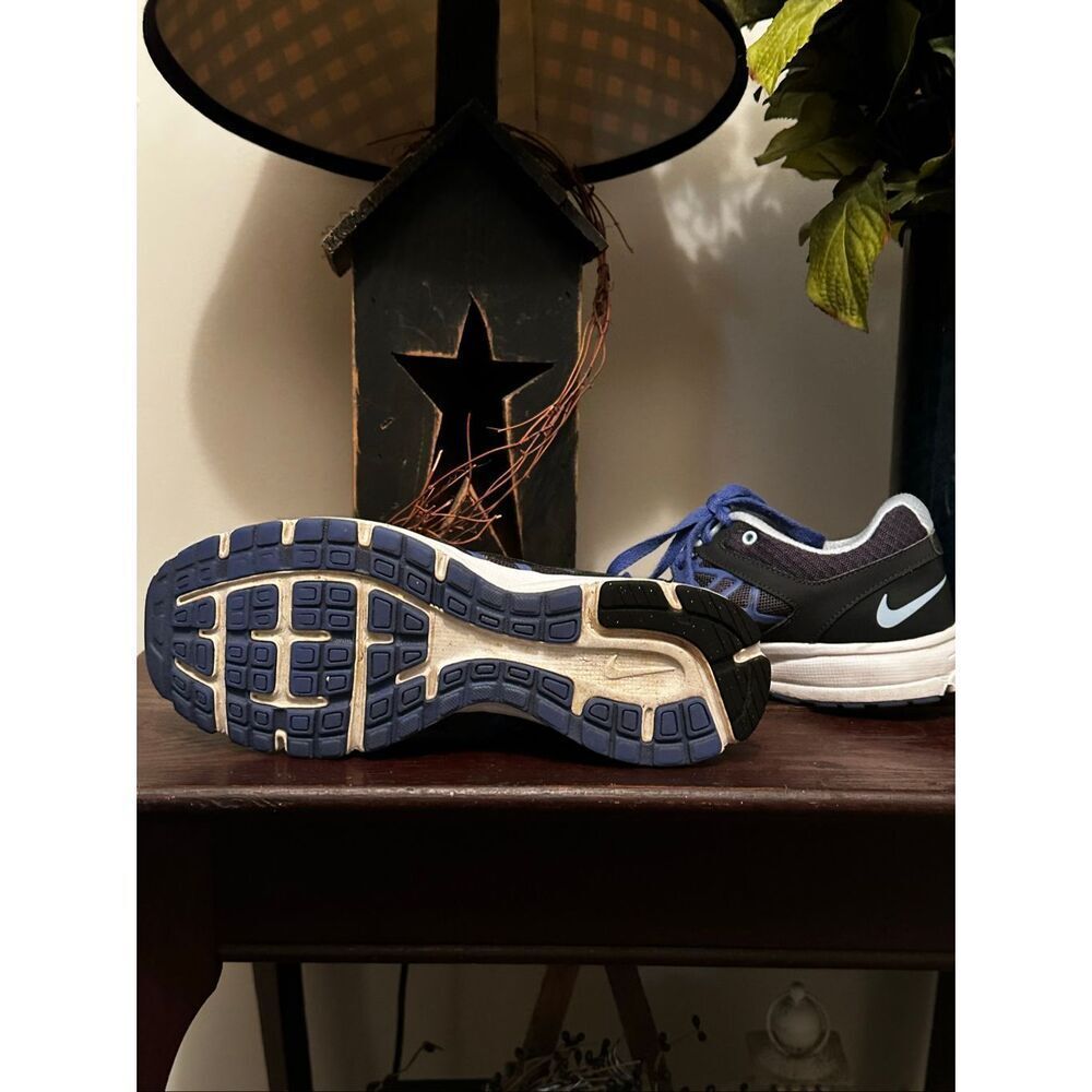 Women’s Nike Relentless 2 black and blue sneakers size 8.5